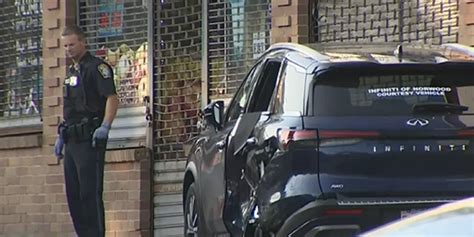 Boston police investigating Roxbury car crash
